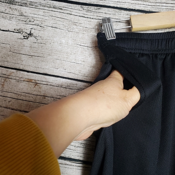 Junior's Tek Gear Black Shorts Size Small.Waist approx: 13 inches Inseam appr - Picture 3 of 4